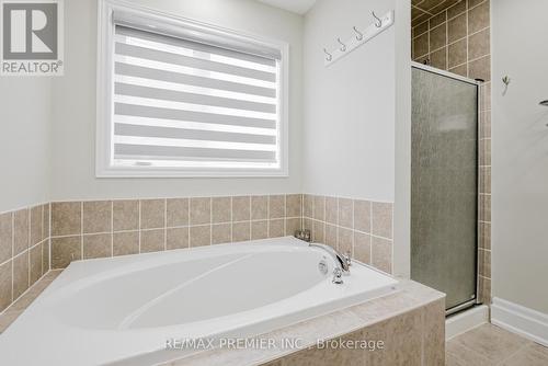 37 Colombo Crescent, Vaughan, ON - Indoor Photo Showing Bathroom