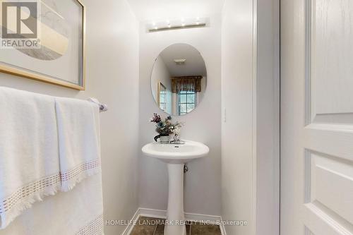 17 Charing Cross Lane, Markham, ON - Indoor Photo Showing Bathroom