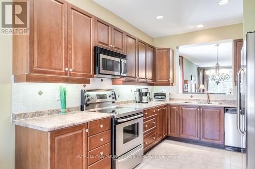 185 Legendary Tr, Whitchurch-Stouffville, ON - Indoor Photo Showing Kitchen