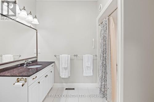 22 Gracefield Lane, Belleville, ON - Indoor Photo Showing Bathroom