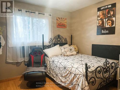 1183 Heights Rd N, Kawartha Lakes, ON - Indoor Photo Showing Bedroom