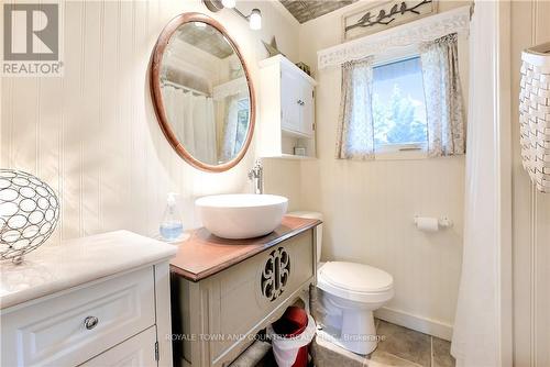 12 Reed Boulevard, Kawartha Lakes, ON - Indoor Photo Showing Bathroom