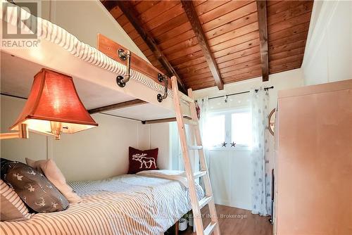 12 Reed Blvd, Kawartha Lakes, ON - Indoor Photo Showing Bedroom
