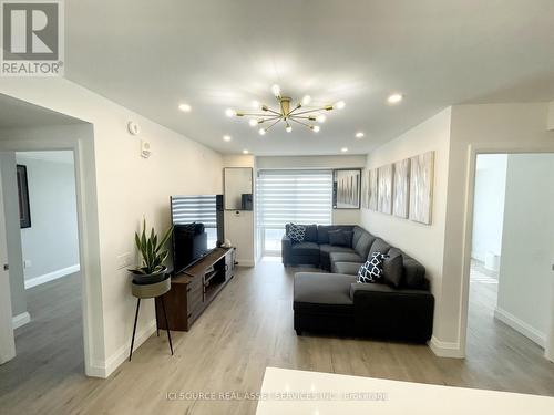 815 - 58 Lakeside Terrace, Barrie (City Centre), ON - Indoor Photo Showing Living Room