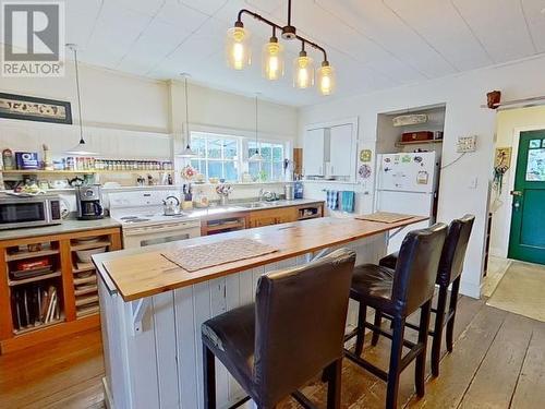 5372 Para Street, Texada Island, BC - Indoor Photo Showing Kitchen