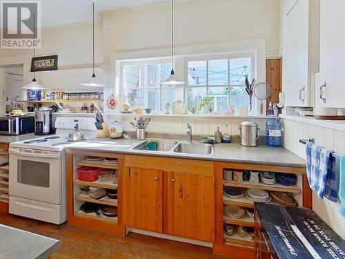 5372 Para Street, Texada Island, BC - Indoor Photo Showing Kitchen With Double Sink