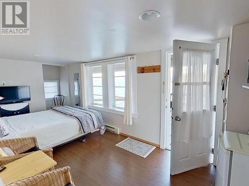 5372 Para Street, Texada Island, BC - Indoor Photo Showing Bedroom