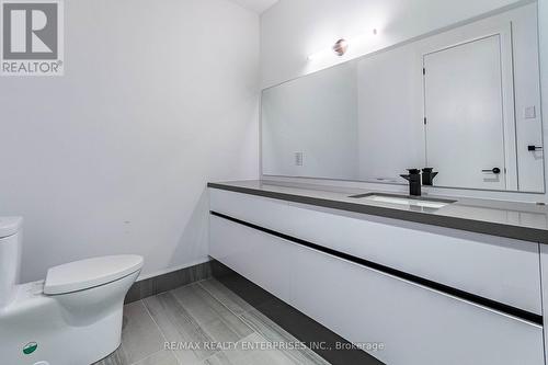 #202 -55 Port St E, Mississauga, ON - Indoor Photo Showing Bathroom