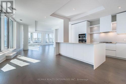 #202 -55 Port St E, Mississauga, ON - Indoor Photo Showing Kitchen With Upgraded Kitchen