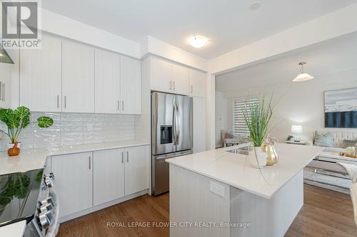 41 Gemini Dr, Barrie, ON - Indoor Photo Showing Kitchen With Upgraded Kitchen