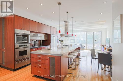 93 Walker Ave, Toronto, ON - Indoor Photo Showing Kitchen With Upgraded Kitchen