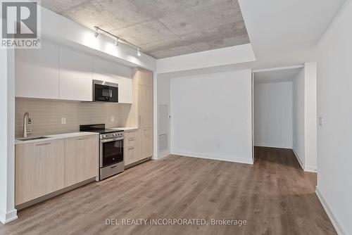 306 - 65 Mutual Street, Toronto, ON - Indoor Photo Showing Kitchen