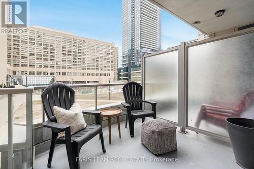 #Th01 -761 Bay St, Toronto, ON - Outdoor With Exterior