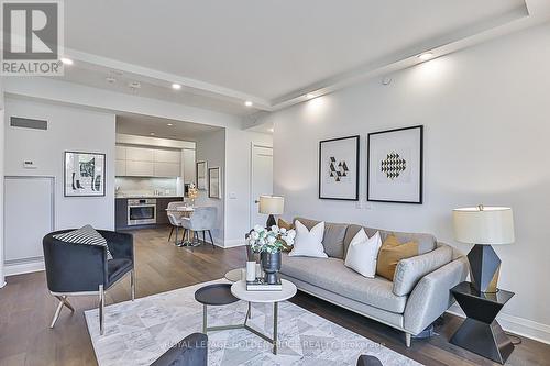 407 - 151 Avenue Road, Toronto, ON - Indoor Photo Showing Living Room