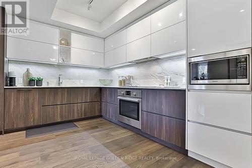 #407 -151 Avenue Rd, Toronto, ON - Indoor Photo Showing Kitchen With Upgraded Kitchen