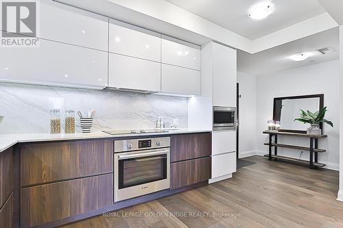 #407 -151 Avenue Rd, Toronto, ON - Indoor Photo Showing Kitchen