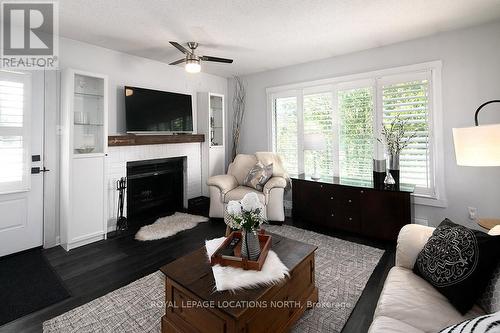 #141 -27 Dawson Dr, Collingwood, ON - Indoor Photo Showing Living Room With Fireplace