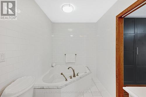 90 Samuel Lount Rd, East Gwillimbury, ON - Indoor Photo Showing Bathroom