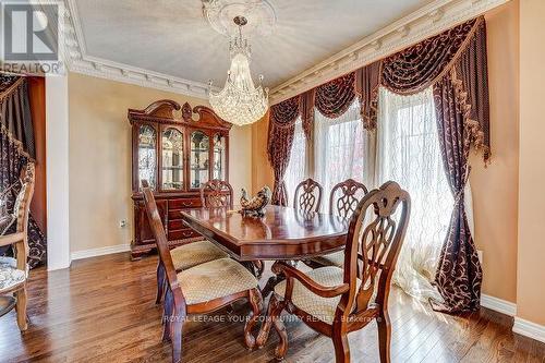 28 Linacre Dr, Richmond Hill, ON - Indoor Photo Showing Dining Room