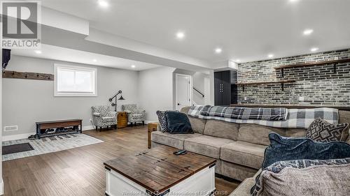 384 Erie View Avenue, Harrow, ON - Indoor Photo Showing Living Room