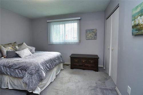 37 Anthony Street, Hamilton, ON - Indoor Photo Showing Bedroom