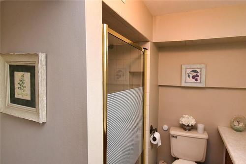 37 Anthony Street, Hamilton, ON - Indoor Photo Showing Bathroom