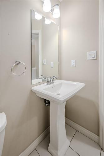 1 Cheps Lane, Ancaster, ON - Indoor Photo Showing Bathroom