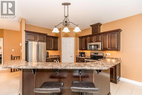 80 O'Neill Circ, Springwater, ON - Indoor Photo Showing Kitchen With Upgraded Kitchen