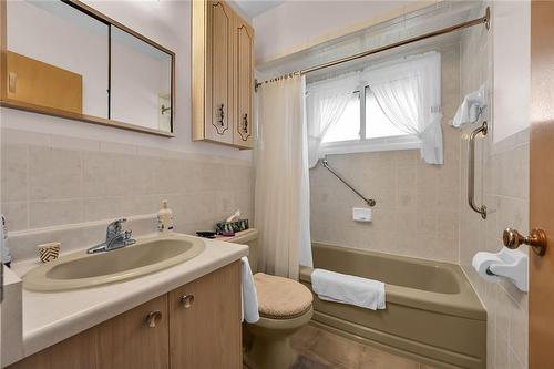 58 Callie Road, Hamilton, ON - Indoor Photo Showing Bathroom