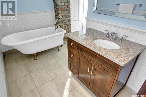 2400 Garnet Street, Regina, SK - Indoor Photo Showing Bathroom