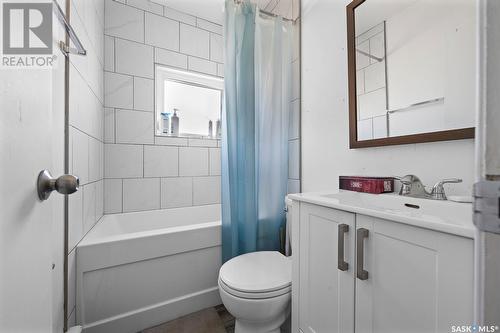 1424 College Avenue, Regina, SK - Indoor Photo Showing Bathroom