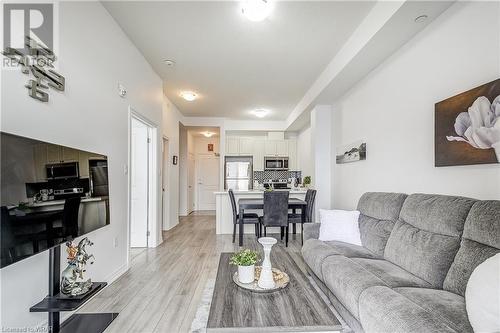 125 Shoreview Place Unit# 629, Stoney Creek, ON - Indoor Photo Showing Living Room