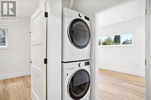 3 2732 E 56Th Avenue, Vancouver, BC - Indoor Photo Showing Laundry Room