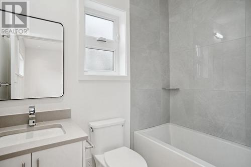 3 2732 E 56Th Avenue, Vancouver, BC - Indoor Photo Showing Bathroom