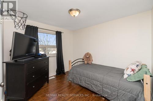8 Garfield Cres, Brampton, ON - Indoor Photo Showing Bedroom