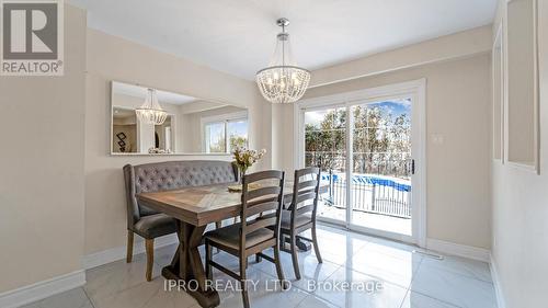 2545 Folkway Dr, Mississauga, ON - Indoor Photo Showing Dining Room
