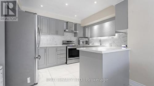 2545 Folkway Dr, Mississauga, ON - Indoor Photo Showing Kitchen