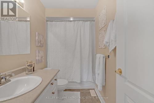 27 Tracey Crt, Whitby, ON - Indoor Photo Showing Bathroom