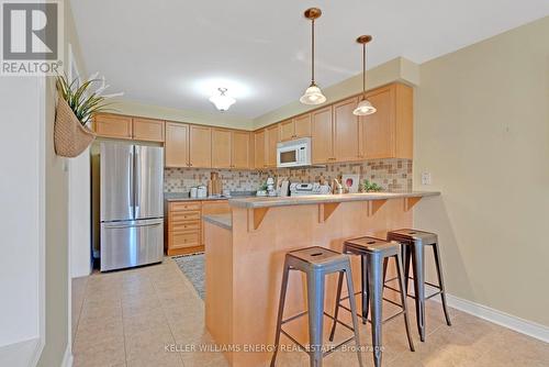 27 Tracey Crt, Whitby, ON - Indoor Photo Showing Kitchen