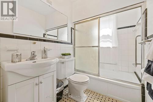 584 Lorne St, Burlington, ON - Indoor Photo Showing Bathroom