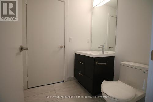 #1801 -199 Richmond St, Toronto, ON - Indoor Photo Showing Bathroom