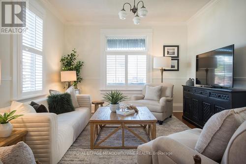 35 Bower St, Halton Hills, ON - Indoor Photo Showing Living Room