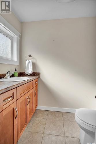 1221 8Th Avenue N, Saskatoon, SK - Indoor Photo Showing Bathroom