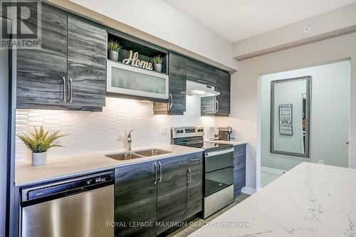 #305 -10 Culinary Lane, Barrie, ON - Indoor Photo Showing Kitchen With Double Sink With Upgraded Kitchen