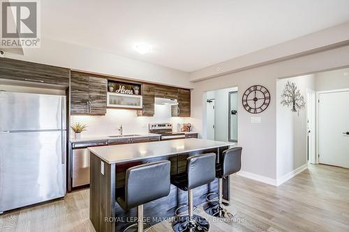 #305 -10 Culinary Lane, Barrie, ON - Indoor Photo Showing Kitchen With Upgraded Kitchen