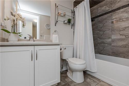 70 Plains Road W|Unit #34, Burlington, ON - Indoor Photo Showing Bathroom
