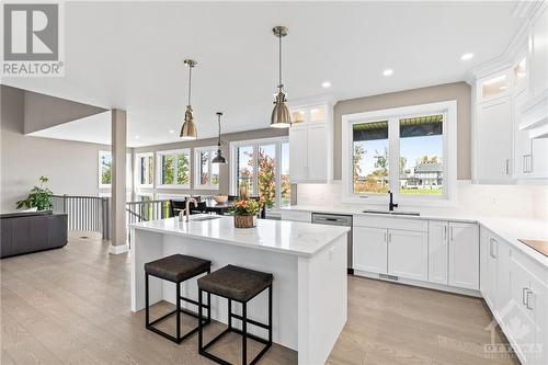 556 Shoreway Drive, Ottawa, ON - Indoor Photo Showing Kitchen With Upgraded Kitchen