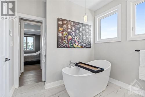 556 Shoreway Drive, Ottawa, ON - Indoor Photo Showing Bathroom