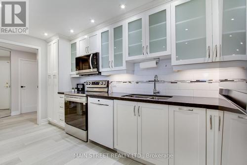 #316 -155 Main St N, Newmarket, ON - Indoor Photo Showing Kitchen With Double Sink