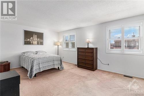 6043 Valley Field Crescent, Ottawa, ON - Indoor Photo Showing Bedroom